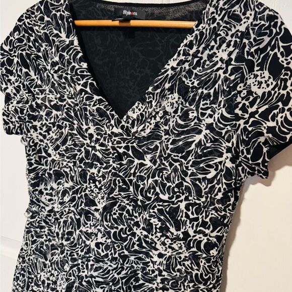 Style & Co. Black and White Fitted Blouse with V-Neck - Picture 2 of 8